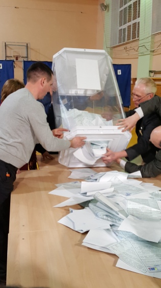 20180318_204522 ballot box emptying